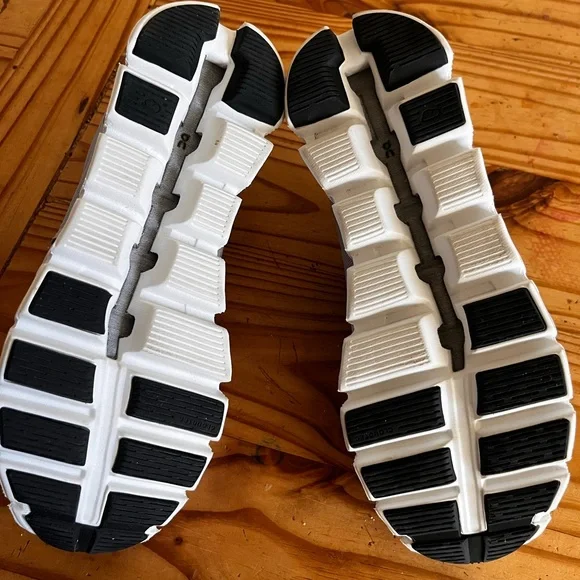 On Running Cloud 5 Waterproof
Glacier Grey White (Women's) NWOT - Picture 8 of 10